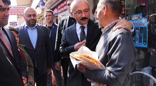 BAKAN ELVAN’A MERSİN’Lİ YAZARLAR SAHİP ÇIKTI