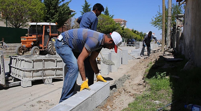 OSMANGAZİ MAHALLESİ'NDE KALDIRIMLAR YENİLENİYOR