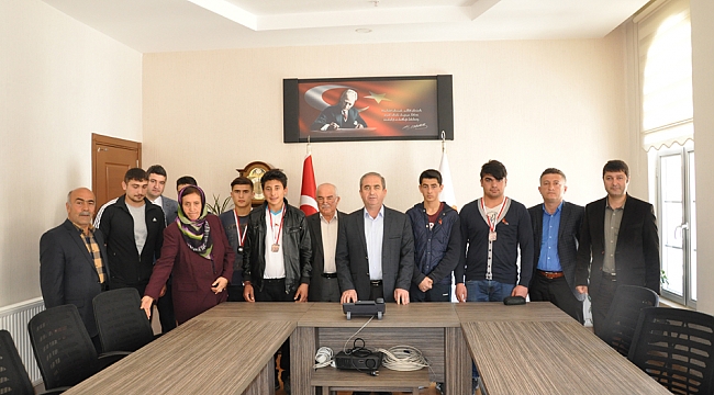 YGS DE VE GÜREŞTE DERECEYE GİREN ÖĞRENCİLERE HEDİYE
