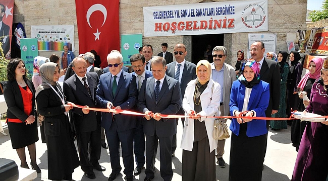 HALK EĞİTİM MERKEZİ EL SANATLARI SERGİSİ VALİ TAPSIZ TARAFINDAN AÇILDI