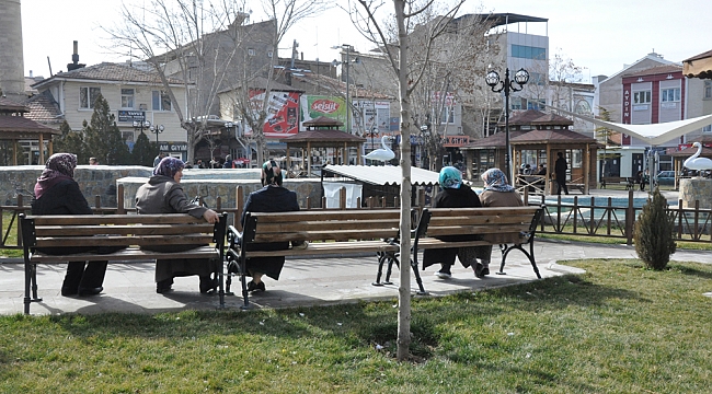 HAVALAR ISINIYOR, HAFTASONU 32 DERECE
