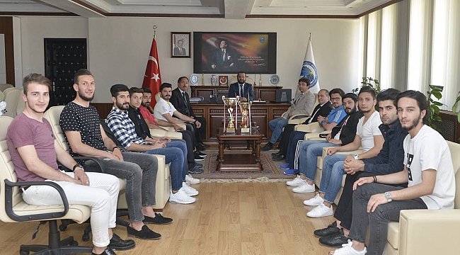 HOKEY TAKIMI AKGÜL’Ü ZİYARET ETTİ