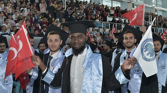 İİBF’DEN COŞKULU MEZUNİYET KUTLAMASI