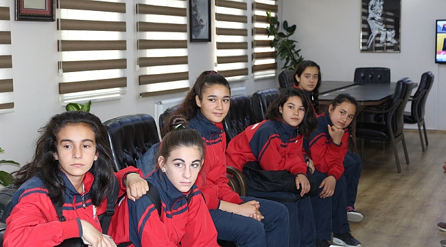 KARAMAN HENTBOL TAKIMI YARI FİNAL BİLETİNİ KAPTI