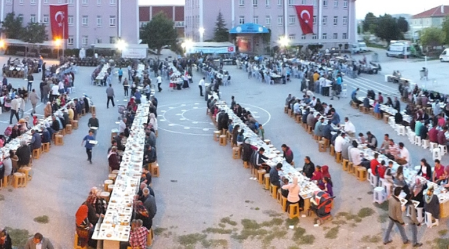 2300 NÜFUSLU İLÇEDE 2300 KİŞİ İFTAR YAPTI
