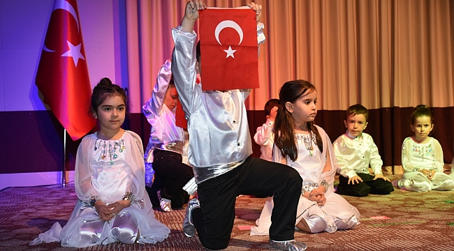 MİNİKLERDEN MUHTEŞEM YIL SONU PERFORMANSI