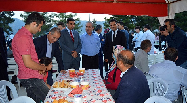 VALİ TAPSIZ ERMENEK İLÇESİNDE DÜZENLENEN İFTAR PROGRAMINA KATILDI