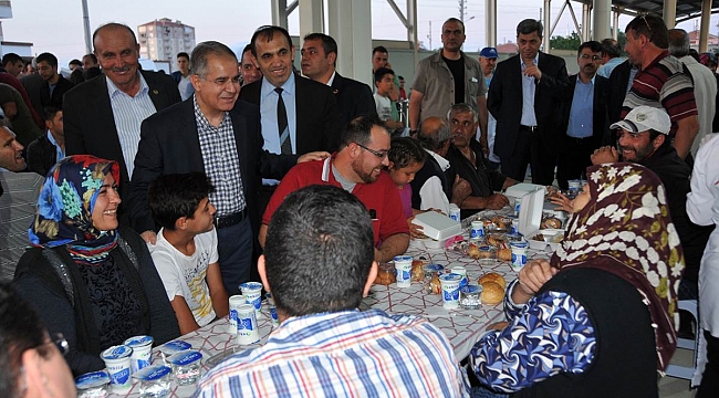 VALİ TAPSIZ İFTARINI LARENDE MAHALLESİ SAKİNLERİYLE YAPTI