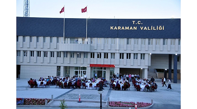 VALİ TAPSIZ, VALİLİK PERSONELİ VE MAHALLE SAKİNLERİ İLE İFTARDA BİR ARAYA GELDİ