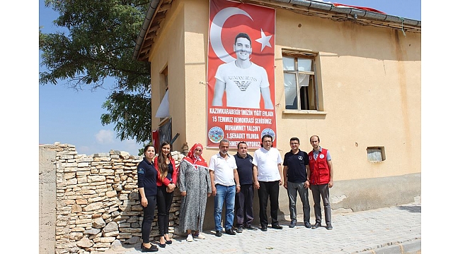 GENÇLİK MERKEZİ’NDEN 15 TEMMUZ ŞEHİDİ YALÇIN’A DUA VE KARANFİL