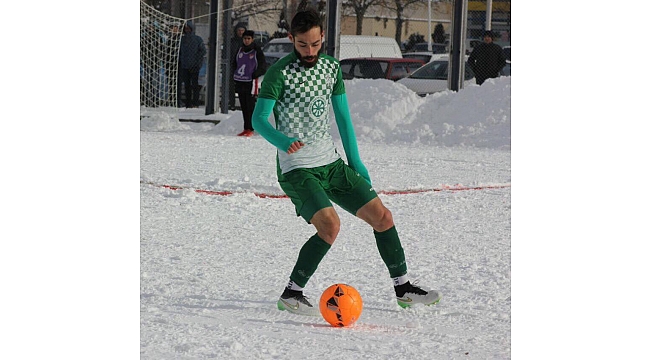KARAMAN BELEDİYE SPOR BİR OYUNCUYU RENKLERİNE BAĞLADI