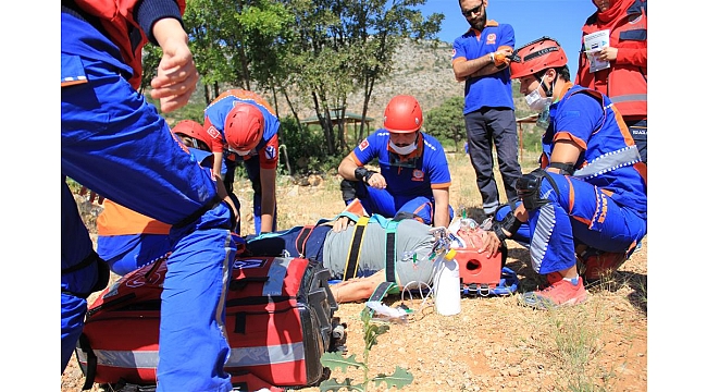 UMKE TEMEL EĞİTİMİ VE BÖLGE KAMPI DÜZENLENDİ