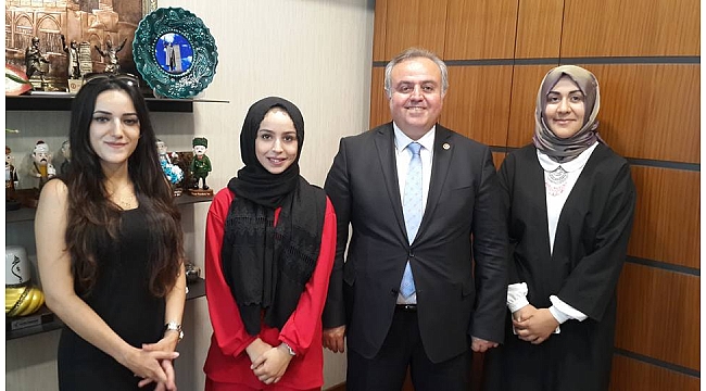 ÜNİVERSİTE ÖĞRENCİLERİNDEN MİLLETVEKİLİ ŞEKER’E ZİYARET