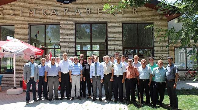 EMEKLİYE AYRILAN KURUM MÜDÜRLERİNE VEDA YEMEĞİ