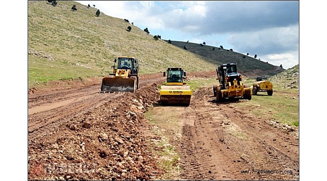 YAYLA YOLLARI ASFALTLAMA ÇALIŞMASI SÜRÜYOR