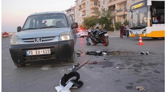 MOTOSİKLET, HAFİF TİCARİ ARAÇLA ÇARIŞTI; 2 ÖLÜ