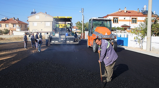 8 SOKAKTA SICAK ASFALT ÇALIŞMALARI YOĞUNLAŞTI