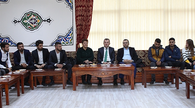 AKTİF GENÇLER TOPLULUĞUNDAN GENÇLİK MERKEZİNE ZİYARET