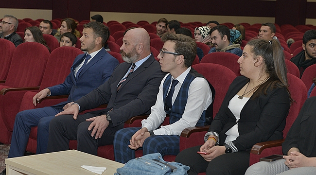 KMÜ’DE ‘KARDAK KRİZİ VE EGE ADALARI SORUNU’ KONUŞULDU