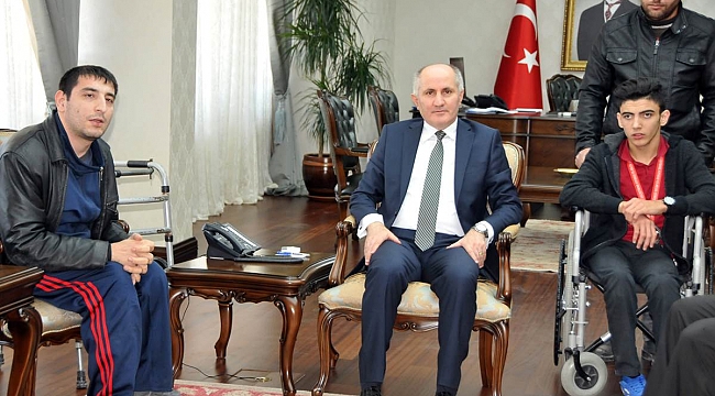 ENGEL TANIMAYAN SPORCULARDAN VALİ MERAL’E ZİYARET