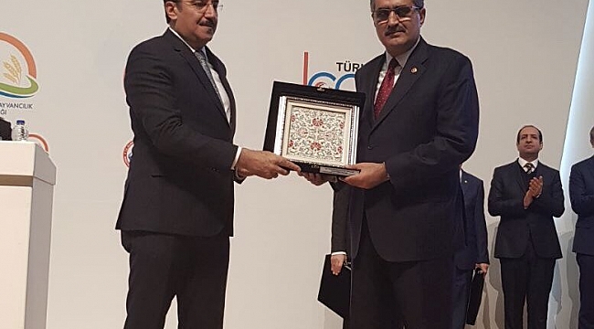 KONUK'A ÜSTÜN HİZMET ÖDÜLÜ