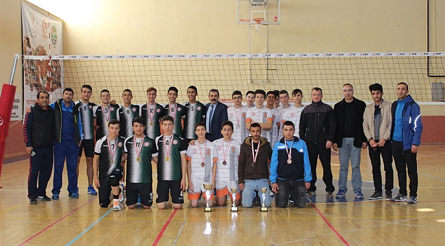 KULÜPLER ARASI VOLEYBOL MÜSABAKALARI SONA ERDİ