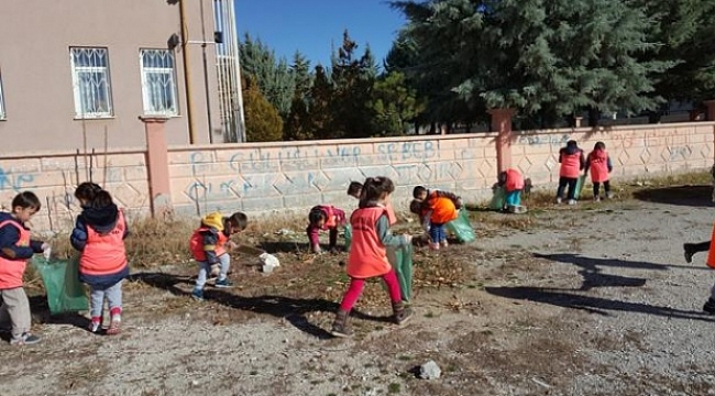MİNİKLER'DEN ÇEVRE TEMİZLİĞİ