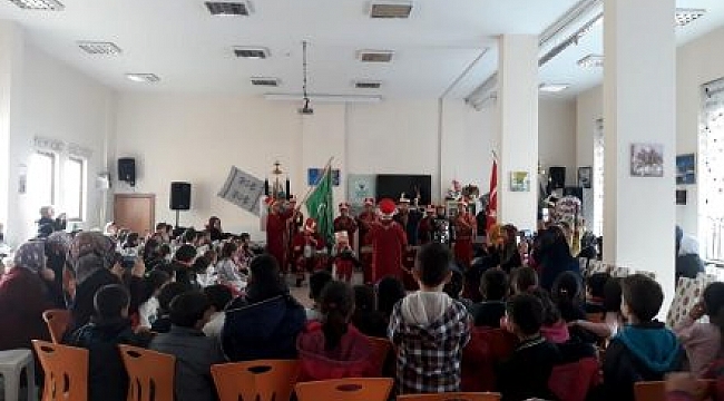MİNİKLER ENGELLİ VATANDAŞLARIN GÖSTERİLERİNE HAYRAN KALDI