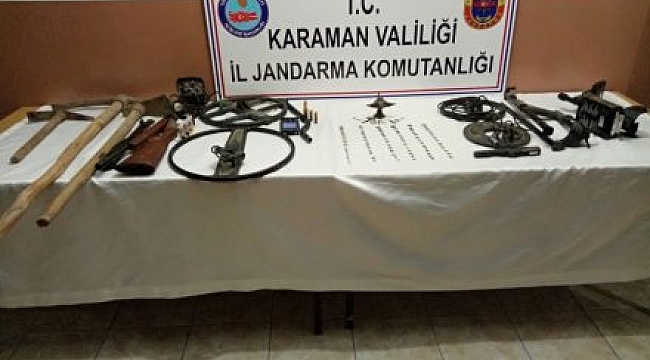 OTOMOBİLDE TARİHİ ESERLER ELE GEÇİRİLDİ