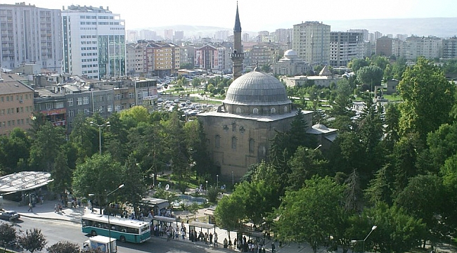 TARİH MERKEZİNDE KARAMAN ESERİ ASIRLARA MEYDAN OKUYOR