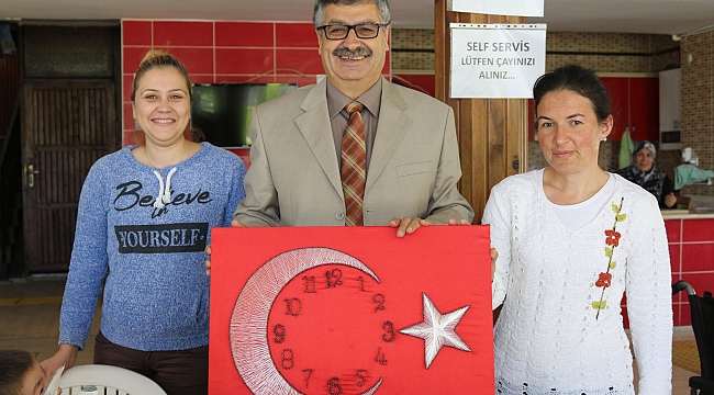 TAŞ BOYAMA SERGİSİ BEĞENİLDİ