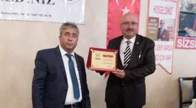 BAŞKANSAMUR’A KAMU – DER’DEN ‘YILIN BELEDİYE BAŞKANI’ ÖDÜLÜ