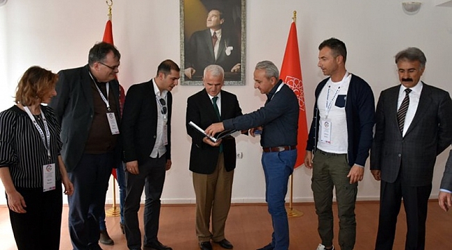 DÜNYA EĞİTİMCİLERİ KUNTOĞLU’NU ZİYARET ETTİ