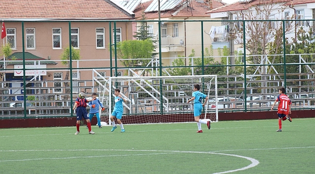 OKULLARARASI KÜÇÜKLER FUTBOL GRUP MÜSABAKALARI SONA ERDİ