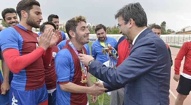ÜNİVERSİTELER ARASI FUTBOL MÜSABAKALARI SONA ERDİ