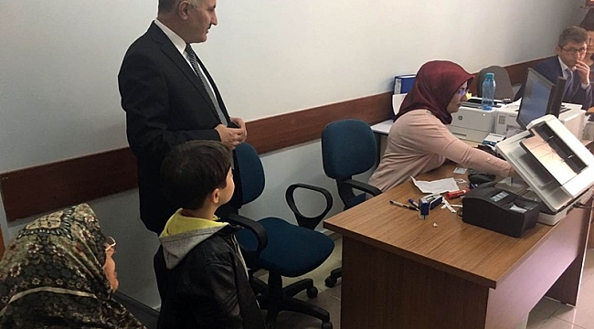 VALİ MERAL, “AÇIK KAPI, PASAPORT VE SÜRÜCÜ BELGESİ” HİZMET BİRİMLERİNDE İNCELEMELERDE BULUNDU