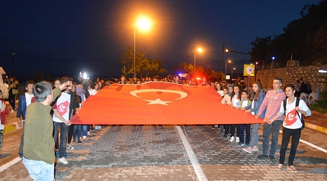 ERMENEK’TE FENER ALAYLI, HAVAİ FİŞEKLİ GENÇLİK HAFTASI KUTLAMASI
