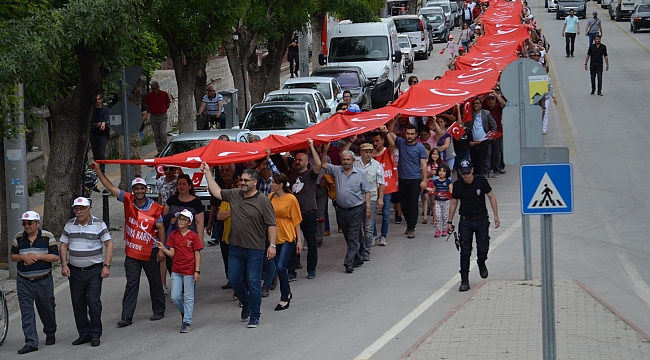 CHP’NİN 19 MAYIS KUTLAMALARINA 100 METRELİK TÜRK BAYRAĞI DAMGA VURDU