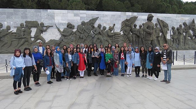 EMNİYET, 41 ÜNİVERSİTELİ KIZ ÖĞRENCİYİ ŞEHİTLER DİYARINI GEZDİRDİ