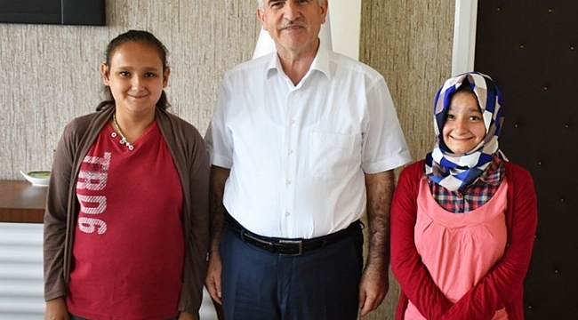 İKİZ KARDEŞLERDEN ÇİFTE BAŞARI