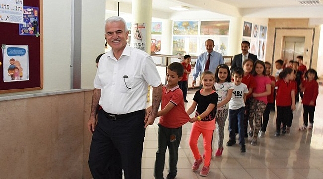 ‘KOMŞUSU AÇKEN TOK YATAN BİZDEN DEĞİLDİR’ DİYEN ÖĞRENCİLER YARDIM KAMPANYASI DÜZENLEDİ