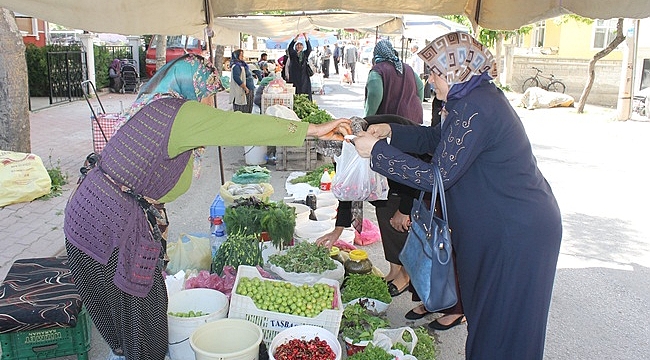 KÖYLÜ PAZARINDA ORGANİK ÜRÜNLER SATILIYOR