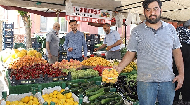 PERŞEMBE PAZARININ EN PAHALISI “KAYISI” EN UCUZU DA “DOMATES VE SALATALIK”