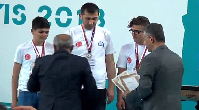 ROBOT YARIŞMASINDA KARAMAN'A 2 DALDA ÖDÜL