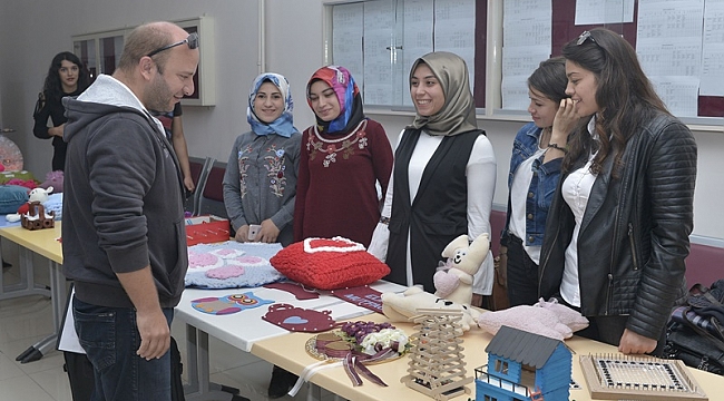 SAĞLIK HİZMETLERİ ÖĞRENCİLERİNDEN MEŞGULİYET TERAPİSİ SERGİSİ