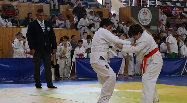 TÜRK DİL KUPASI JUDO ŞAMPİYONASI KARAMAN’DA BAŞLADI