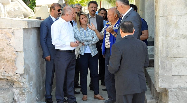 VALİ MERAL KALE İÇERİSİNDE İNCELEMELERDE BULUNULDU
