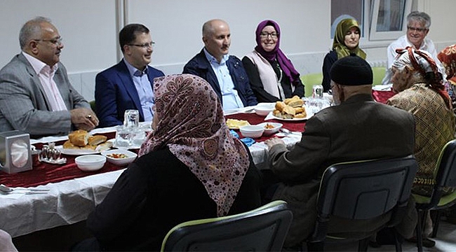 VALİ MERAL HUZUREVİ SAKİNLERİYLE İFTARDA BİR ARAYA GELDİ