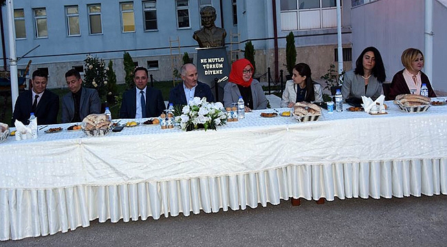 VALİ MERAL JANDARMA PERSONELİYLE İFTAR YEMEĞİNDE BİR ARAYA GELDİ