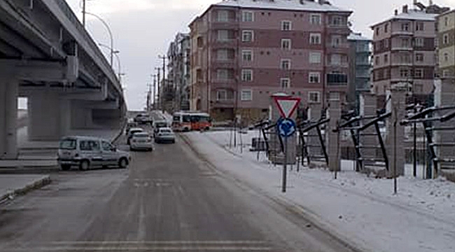 Karaman'da Yollar Buz Pistine Döndü
